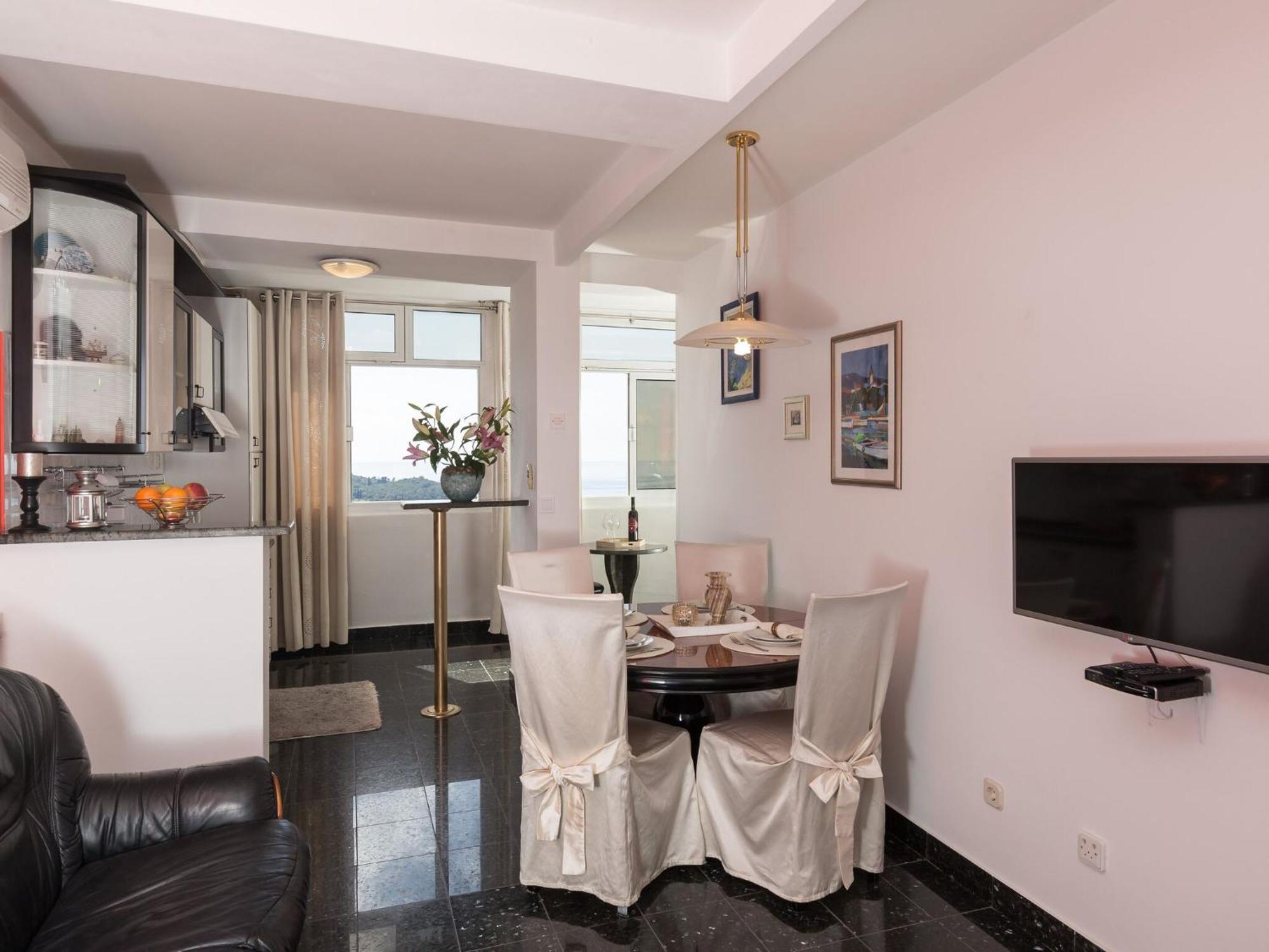 Merivo - With Sea View Apartment *